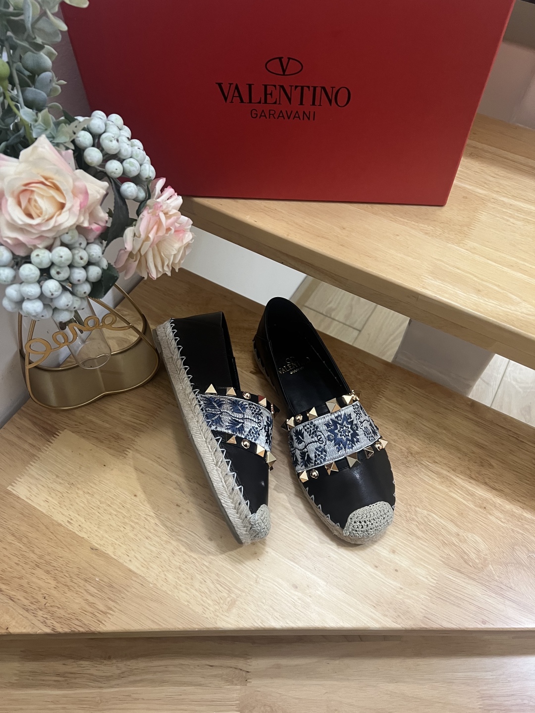 Valentino Garavani Embroidered VLogo Leather Espadrille Flats 7 cmp i1738981724939 1124 0 4
