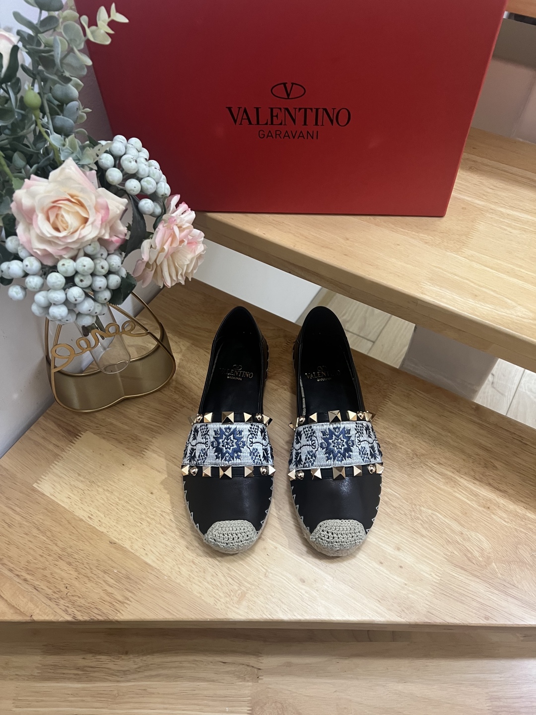 Valentino Garavani Embroidered VLogo Leather Espadrille Flats 3 cmp i1738981724939 487 0 0