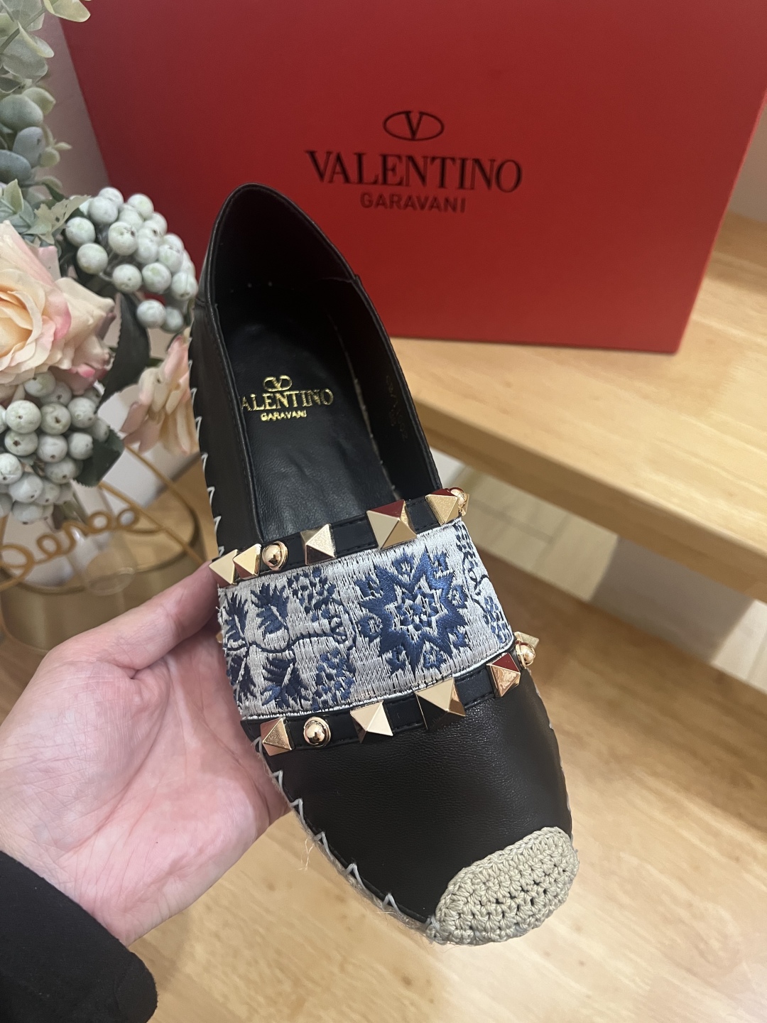 Valentino Garavani Embroidered VLogo Leather Espadrille Flats 8 cmp i1738981724939 4884 0 6