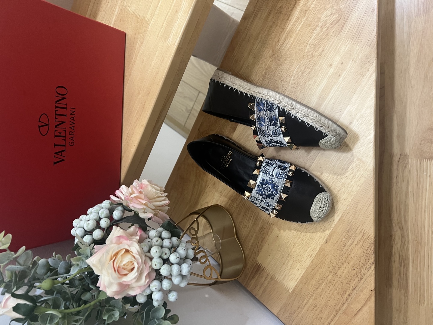 Valentino Garavani Embroidered VLogo Leather Espadrille Flats 6 cmp i1738981734419 4751 0 3