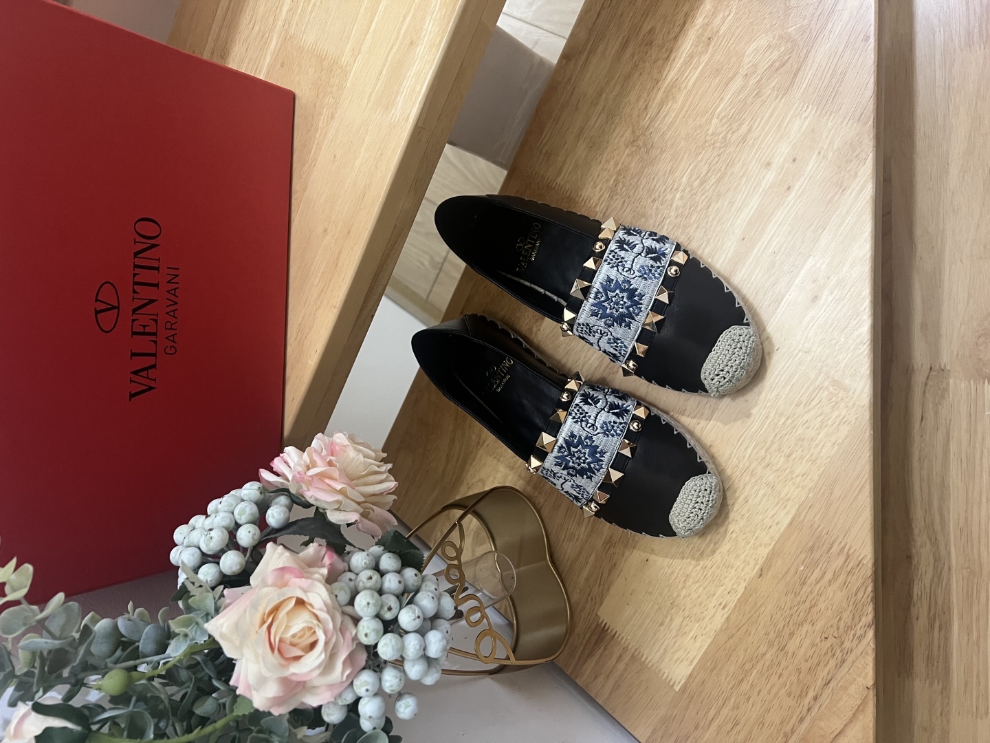 Valentino Garavani Embroidered VLogo Leather Espadrille Flats 5 cmp i1738981734462 7493 0 2