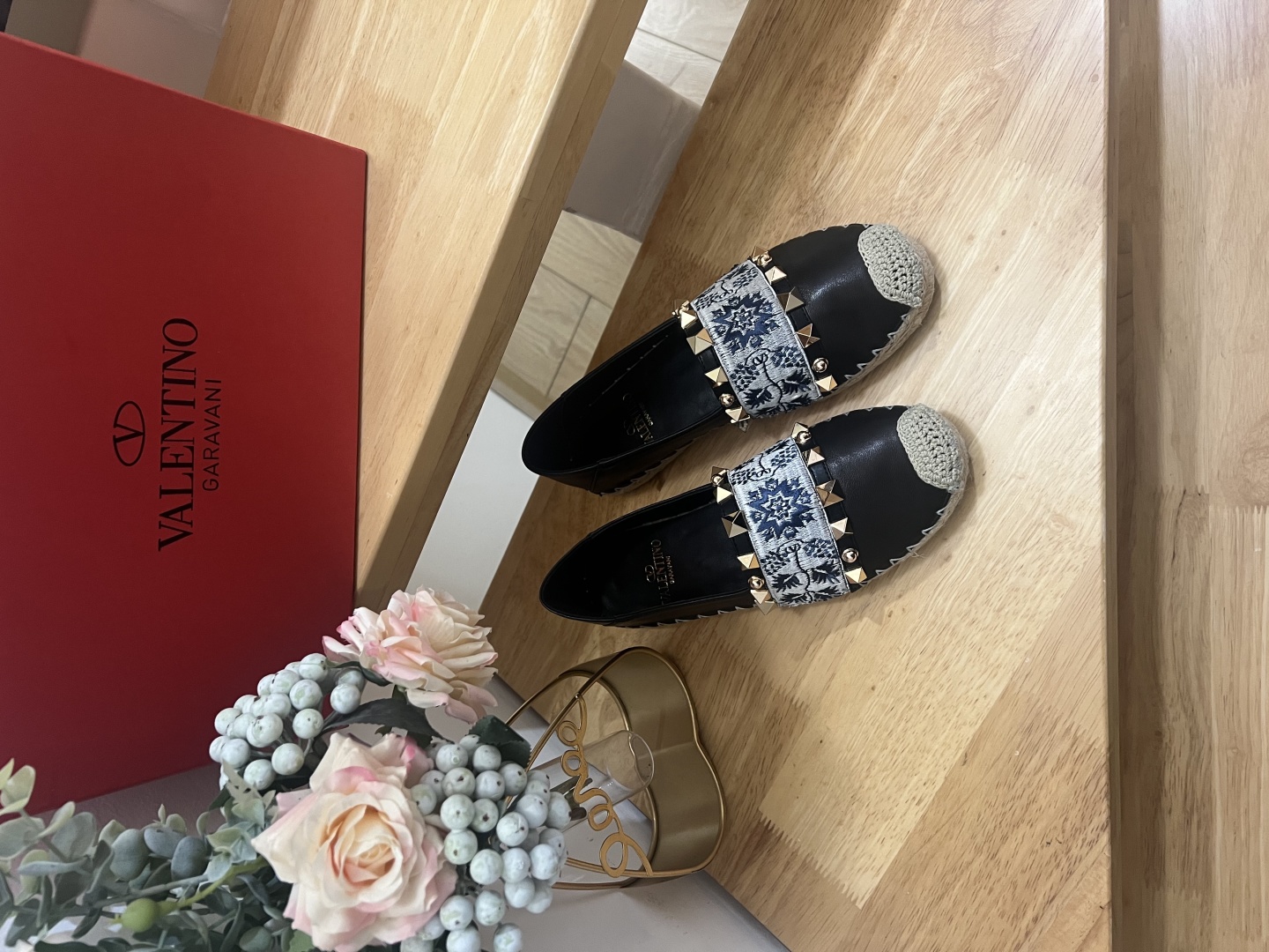 Valentino Garavani Embroidered VLogo Leather Espadrille Flats 4 cmp i1738981734522 1840 0 1