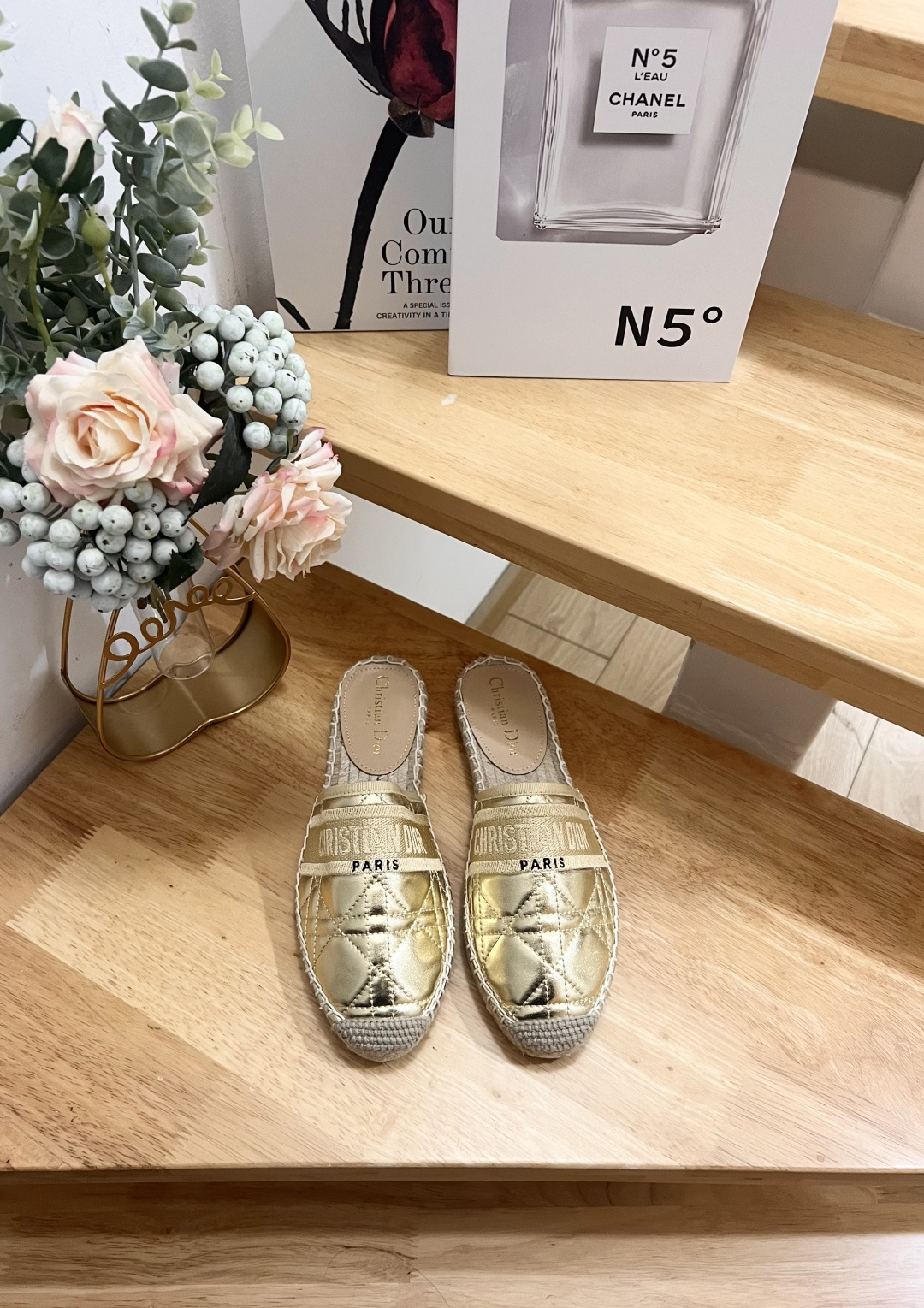 NO:228768,Top high-end original 11 replica Dior early autumn new pattern flower-tie fishing slippers embroidered shoes classic logo design is the two main series of year-round series, whether the bags or clothes are not very hot, special cabinet synchronization, original version, fine details of all aspects are very accurate to the force level, zero error, perfect comfort Baidu match. ZP custom embroidered fabric original hand-knit large woven bottom Size: 36-41 (with standard purchase full set of packaging), fisherman shoes, dior, dior, slippers, espadrilles19860909顶级高版本原版11复刻 Dior迪奥早秋新款 图案花提刺渔拖鞋绣夫鞋 经典logo刺设绣计谓可是这两主年打系列 无论包鞋包子是还是衣服非都常热的门 专同柜步 原定版制 各方细面节非常致极到力位求误零差 上绝脚对的舒适百度搭. ZP订制绣刺面料 原版工手编大织底 码数: 36-41（配代标购准全套包装）,渔夫鞋,dior,dior,slippers,espadrilles,Women's Shoes