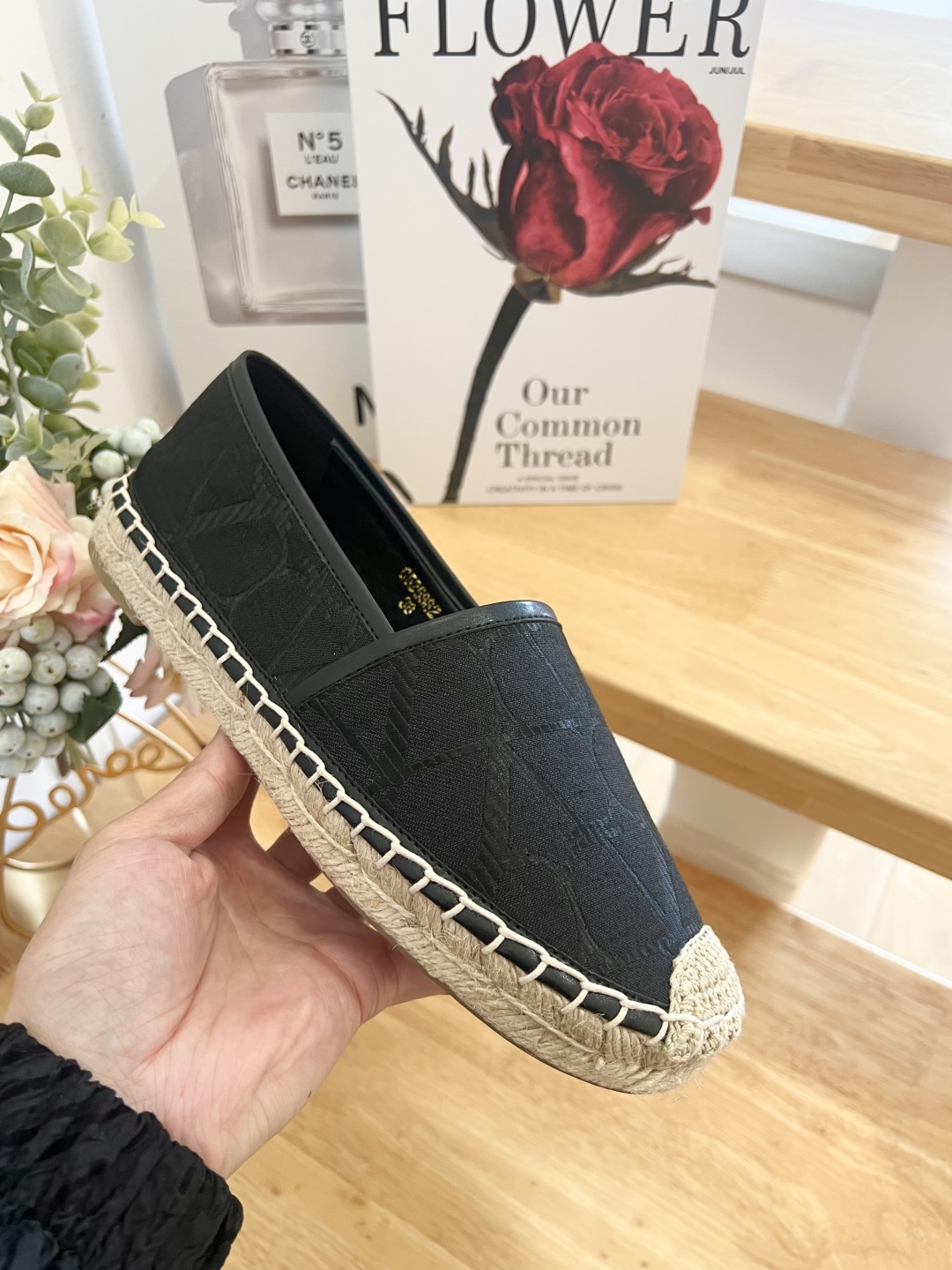 Valentino Garavani Raffia Espadrilles - Classic Style for Women 2 cmp i1739858713494 8556 0 5