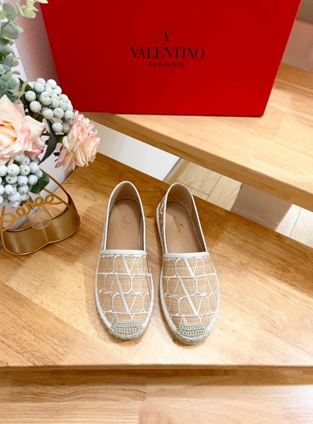 NO:228723,#New product Valentino Garavani / Valentino Silk V new style fisherman shoes - Big V decoration - Silk fabric - Heel height 2cm - Rubber outsole - Made in Italy -36-41, Fisherman shoes, valentino, valentino, espadrilles, real silk19860909#新品 Valentino Garavani /华伦天奴 真丝V新款渔夫鞋 - 大V装饰 - 真丝面料 -跟高2cm - 橡胶大底 - 意大利制造 -36-41,渔夫鞋,valentino,valentino,espadrilles,real silk,Women's Shoes