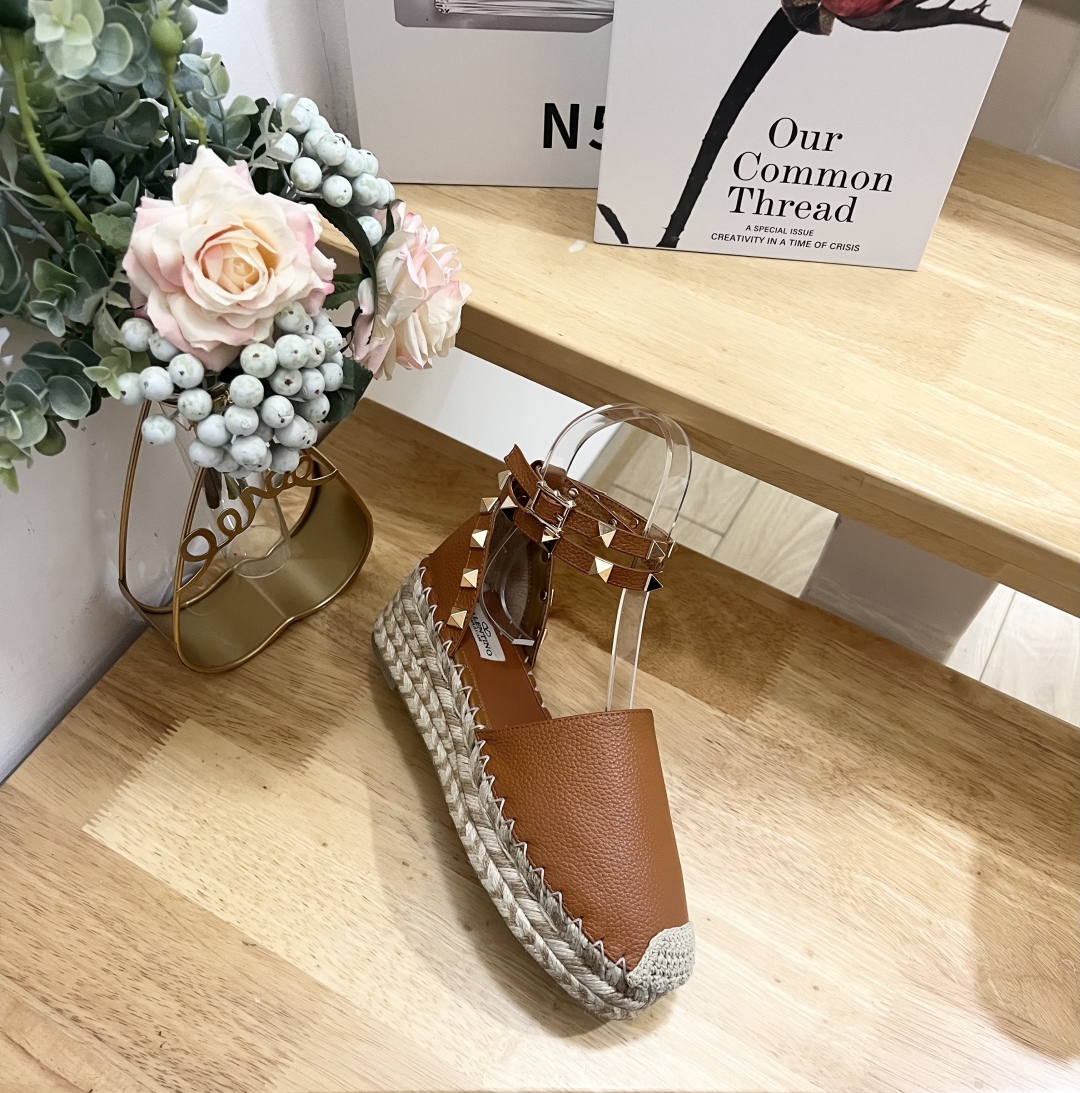 Valentino Garavani Leather Espadrille Wedge Sandals with Stud Details 4 cmp i1739868326148 6302 0 1