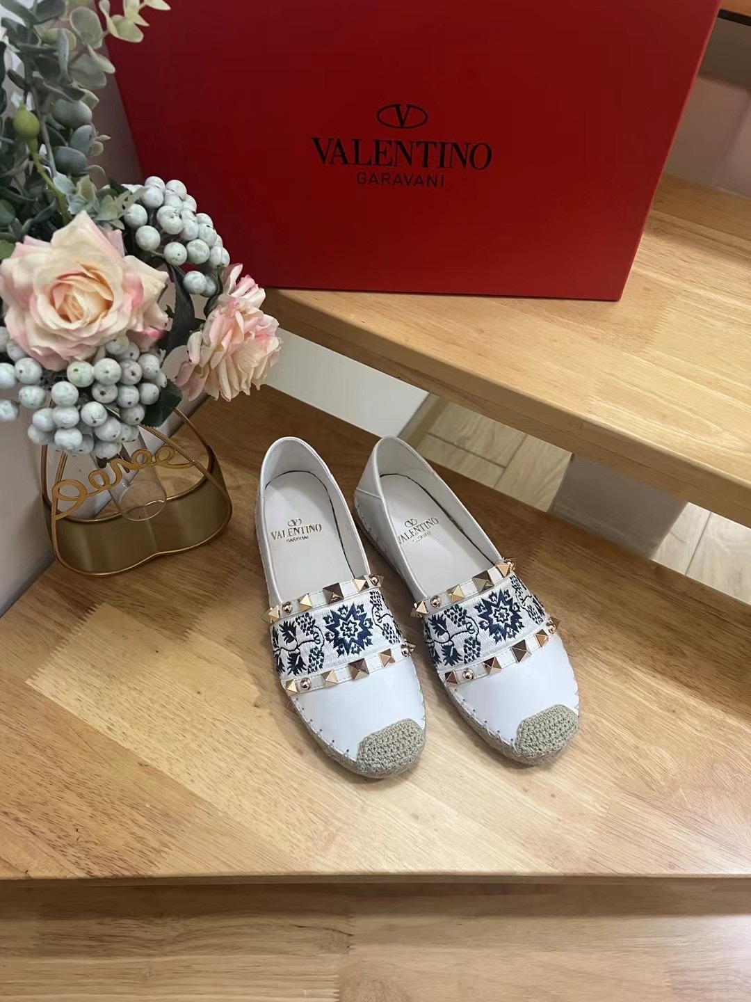 Valentino Garavani Embroidered VLogo Espadrille Flats in White Leather 4 cmp i1740130164028 1971 0 1