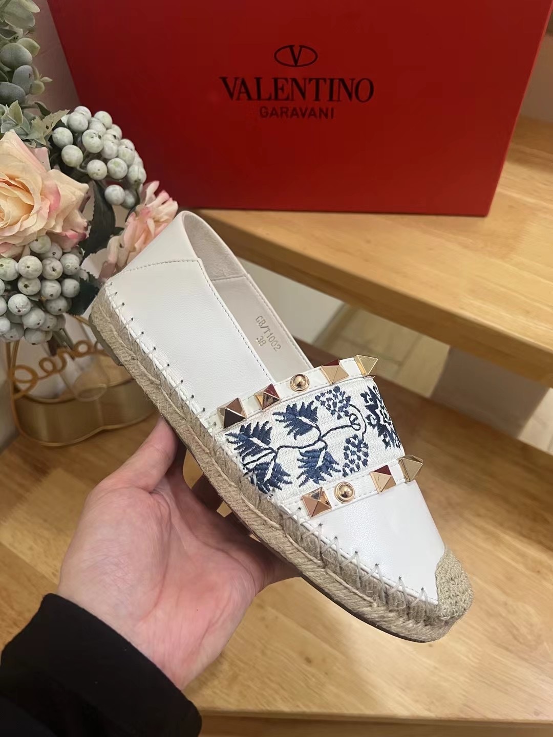 Valentino Garavani Embroidered VLogo Espadrille Flats in White Leather 2 cmp i1740130164028 3778 0 5