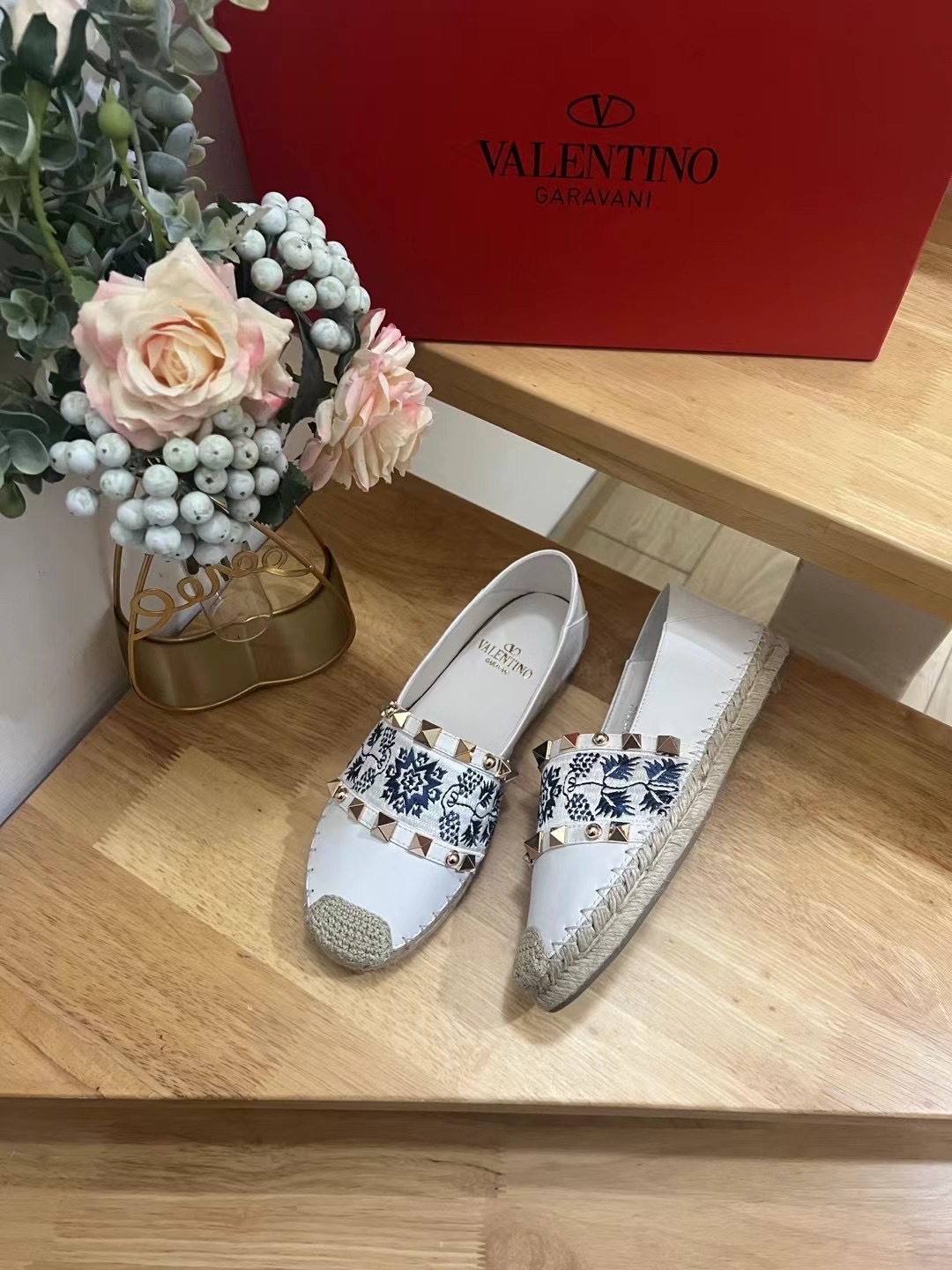 Valentino Garavani Embroidered VLogo Espadrille Flats in White Leather 6 cmp i1740130164029 5743 0 3