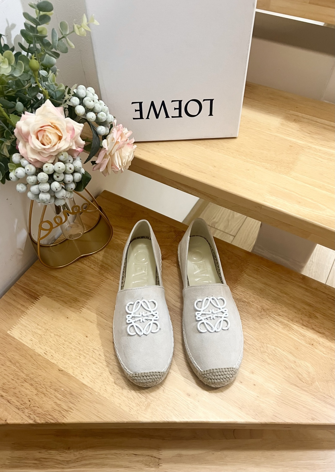 NO:228727,~LOEWE [Purchase Agent] 2025 Early Spring New Fisherman Shoes, comfortable, lightweight and versatile, in super sweet macaron color. This single shoe is made of high-end cashmere fabric, decorated with 3D craftsmanship details, girl candy color, which is particularly refreshing and sunny when the hot summer comes. Black and white are simply the exclusive summer color scheme... ————————————————————————————————————————————————————————————————————————————————————————————————————————————————————————————————————————————————————————————————————————————————————————————————————————————————————————————————————————————————————————————————————————————————————————————————————————————————————————————————————————————————————————————————————————————————————————————————————————————————————————19860909~LOEWE罗意威【代购级】2025早春 新款渔夫鞋,舒适轻便百搭,采用超甜马卡龙色系,这款单鞋采用高端羊绒面料制成,饰有3D工艺细节设计,少女糖果色,在炎热的夏季来临之际搭配起来特别清爽阳光. 黑白色简直就是夏天专属配色…… ———————————————— 面料 原版粒面羊绒/原版胎羊绒 里料原版A级牛皮 垫脚原版A级牛皮 大底橡胶大底 包装原版全套包装 码数36-41（标准码）,渔夫鞋,loewe,loewe,espadrilles,cowhide,Women's Shoes