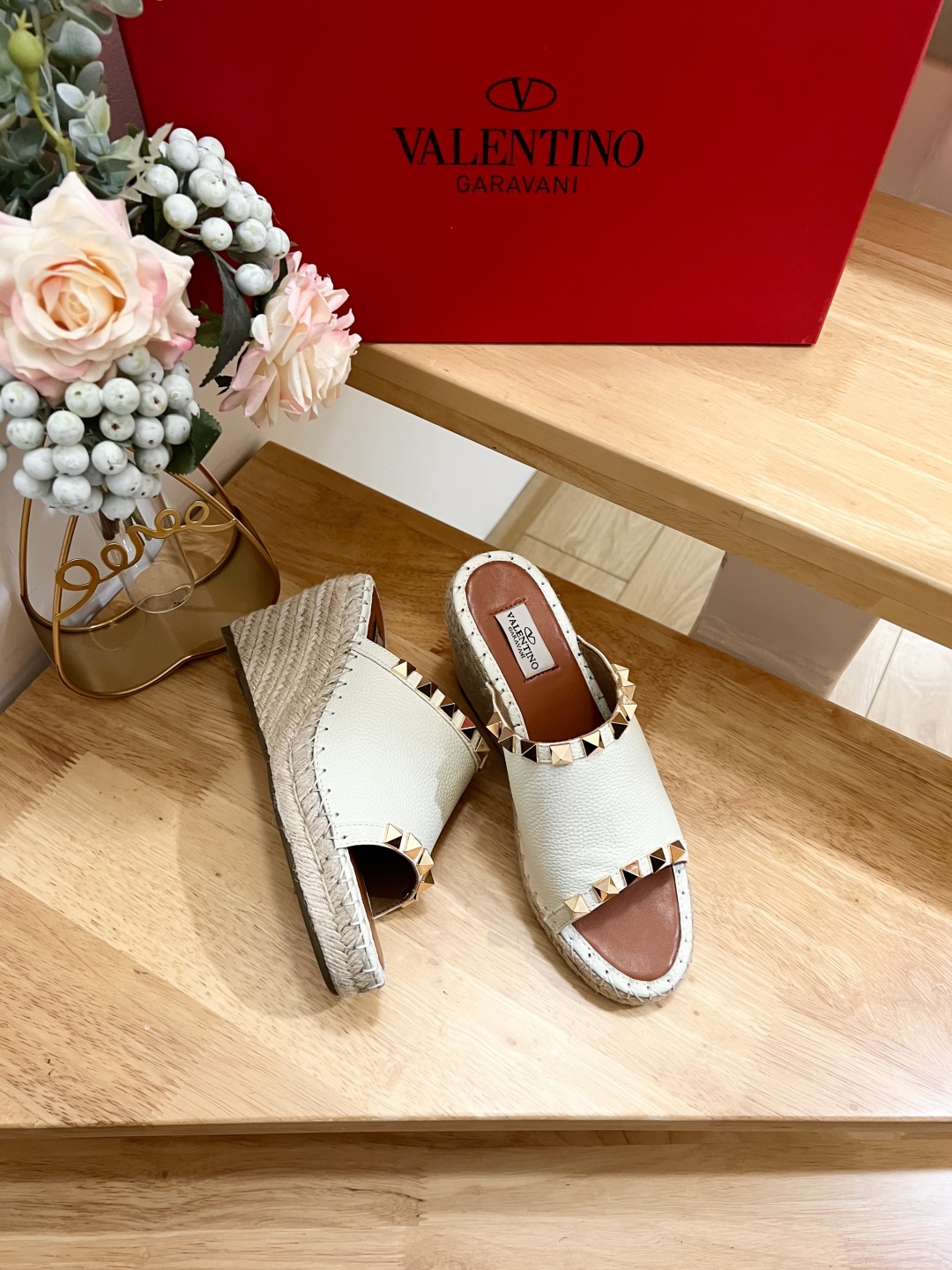 Valentino Garavani White Leather Wedge Sandals with Rockstud Embellishments 6 cmp i1741160105613 7034 0 6