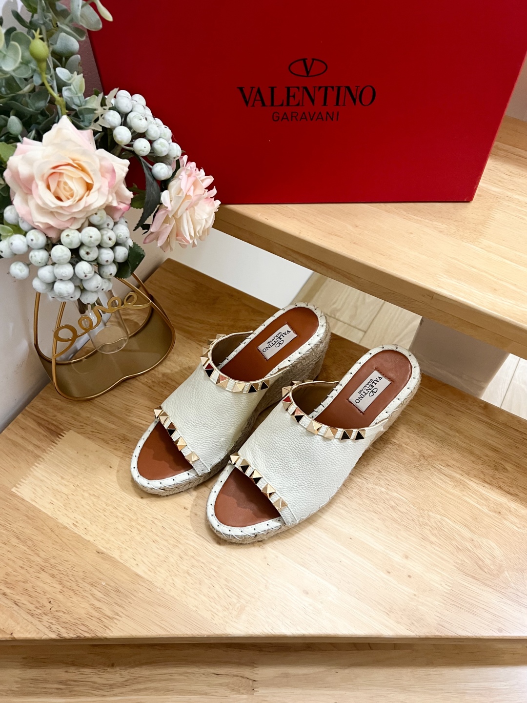 Valentino Garavani White Leather Wedge Sandals with Rockstud Embellishments 7 cmp i1741160105623 6397 0 4