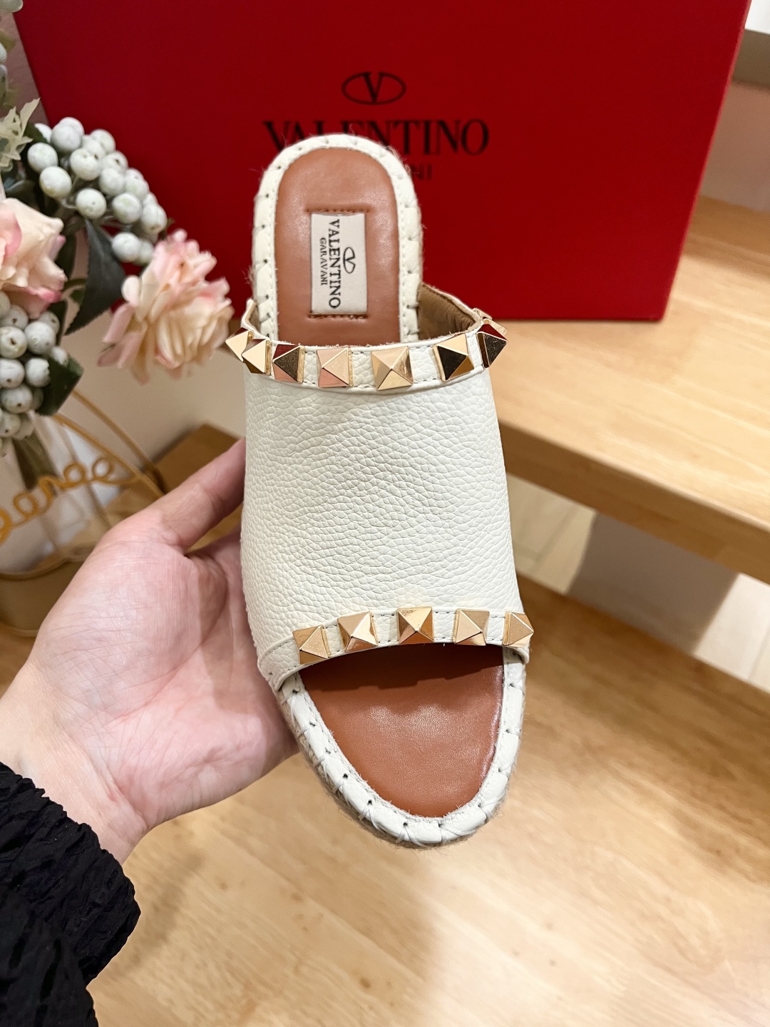 Valentino Garavani White Leather Wedge Sandals with Rockstud Embellishments 4 cmp i1741160105624 5373 0 2
