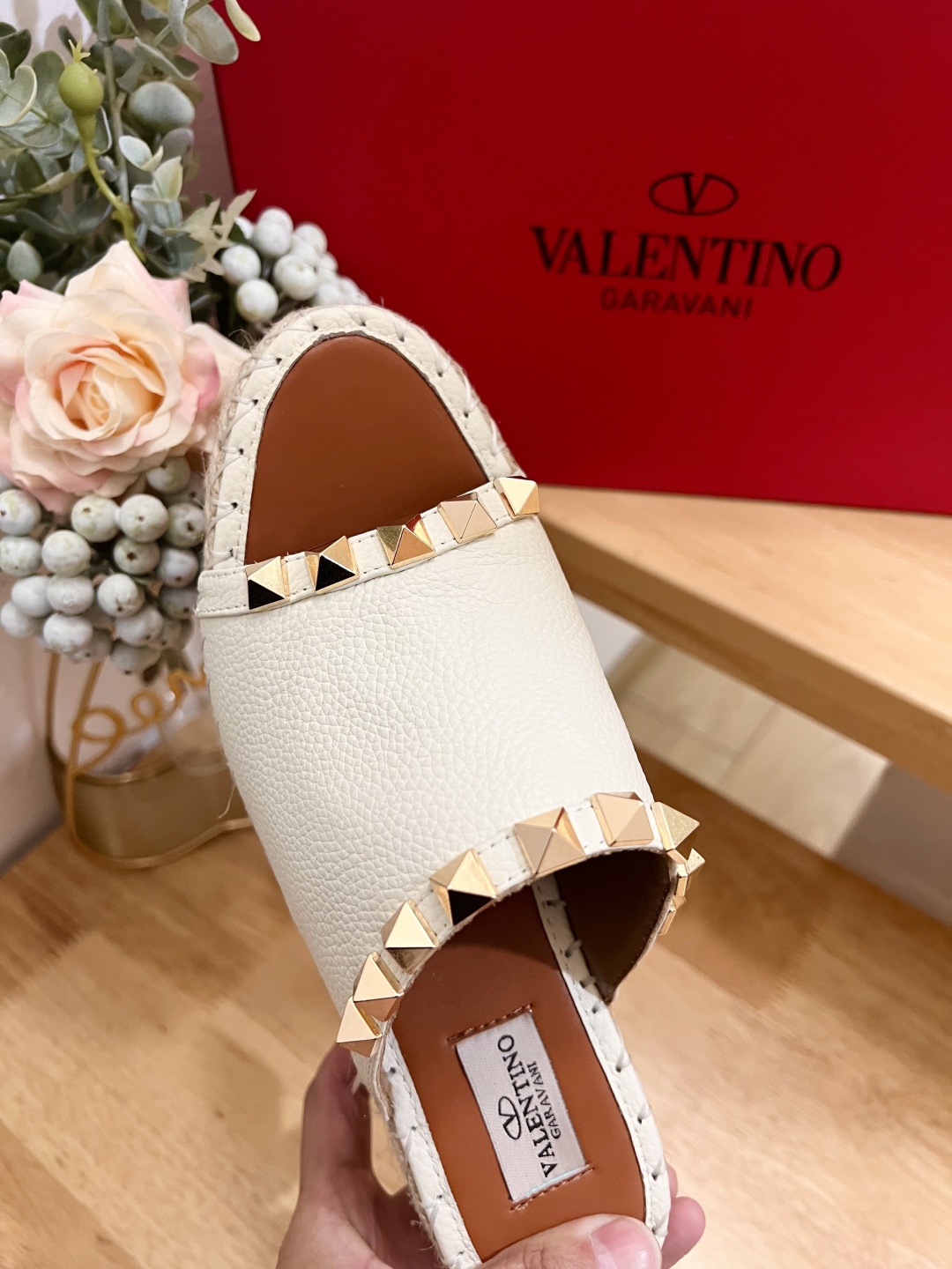 Valentino Garavani White Leather Wedge Sandals with Rockstud Embellishments 9 cmp i1741160113787 1195 0 7