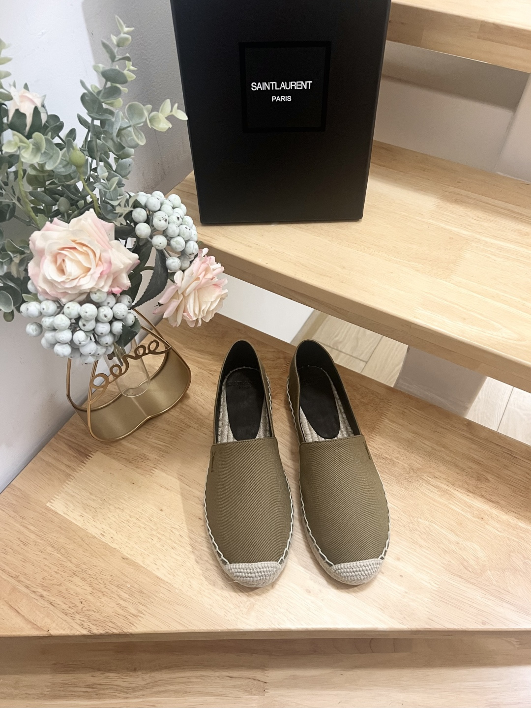 NO:228710,Women's model, men's model, brand SAINT LAURENT fabric material, fabric inner lining, sheepskin footbed, Saint Laurent New Year straw woven fisherman's shoes, original Italian direct mail development, with authentic 11, original molded glued outsole, non-market ordinary version, soles and uppers are made of pure hand-sewn mark thread, which shows how exquisite the workmanship is, ensuring that the authentic upper is truly zero error, with custom imported lambskin, and the inner lining is made of customized imported lambskin!  Original packaging for counter, size 36-45., fisherman's shoes, saint laurent, saint laurent, espadrilles, espadrilles, sheepskin19860909女款 男款 品牌SAINT LAURENT（圣罗兰） 面料材质布面 内里材质羊皮内里,羊皮垫脚 圣罗兰年草编渔夫鞋,原版意大利直邮开发,与正品11,原版开模注胶大底,非市场普通版本,鞋底与鞋面采用纯手工缝制马克线,可见做工多精致,确保与正品做到真正零误差鞋面采用定制进口小羊皮 内里采用定制进口绵羊皮！专柜原包装,码数36-45.,渔夫鞋,saint laurent,saint laurent,espadrilles,espadrilles,sheepskin,Women's Shoes