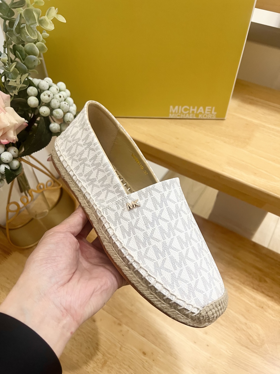 Michael Kors Kendrick Vanilla White Logo Print Espadrille Flats - Size 36-41 2 cmp i1741797303108 1090 0 5