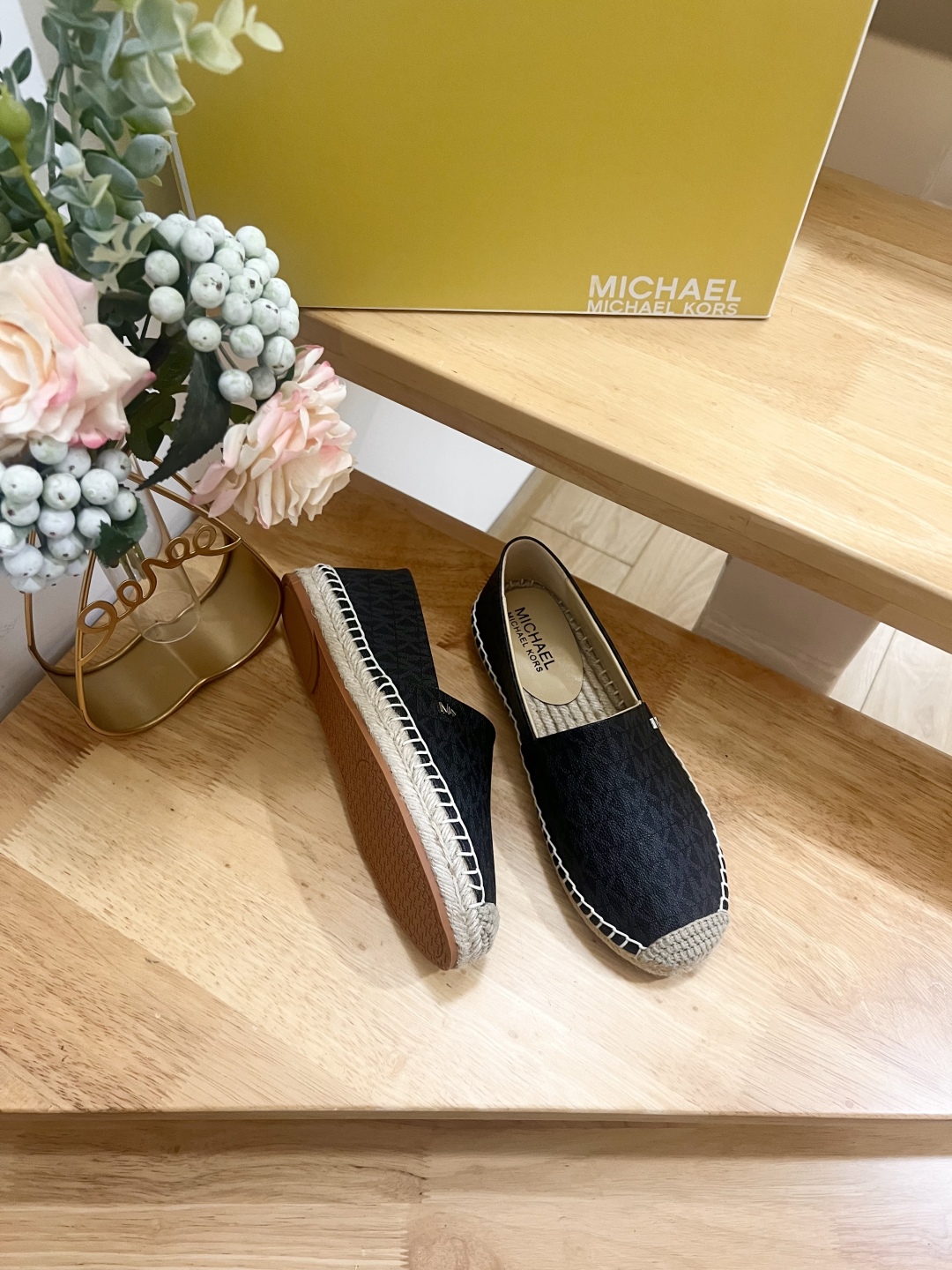 Michael Kors Kendrick Flat Espadrille Loafers - Comfortable & Stylish 7 cmp i1741797482730 8616 0 4