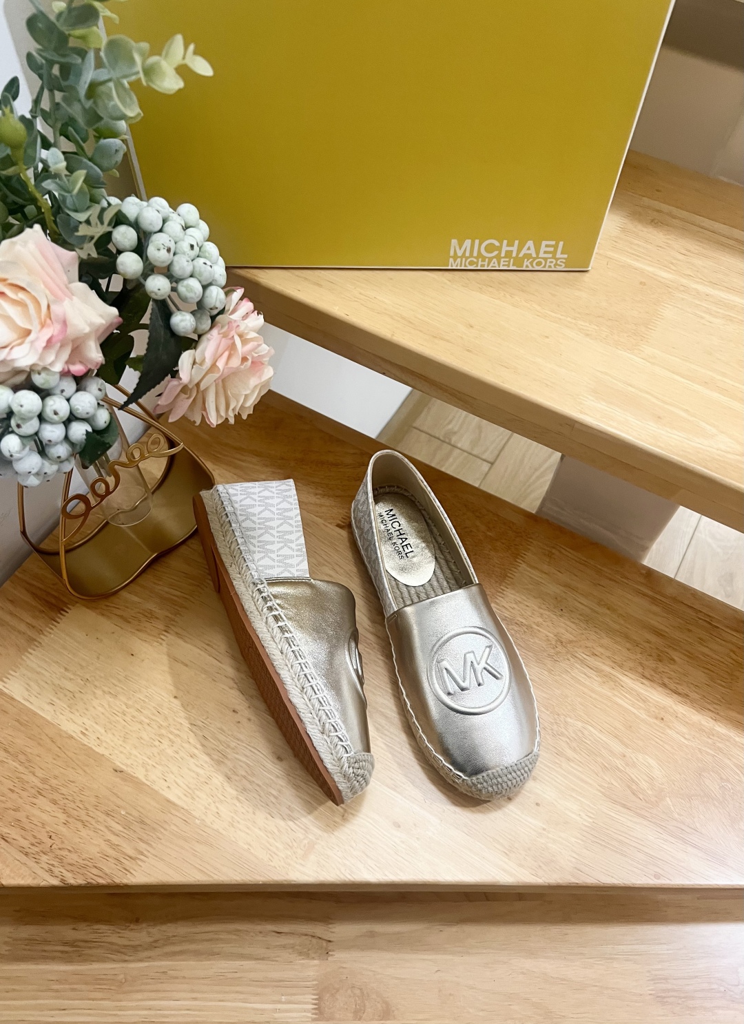 Michael Kors Kendrick Vanilla White Logo Espadrille Flat Shoes 7 cmp i1741797484152 5882 0 4