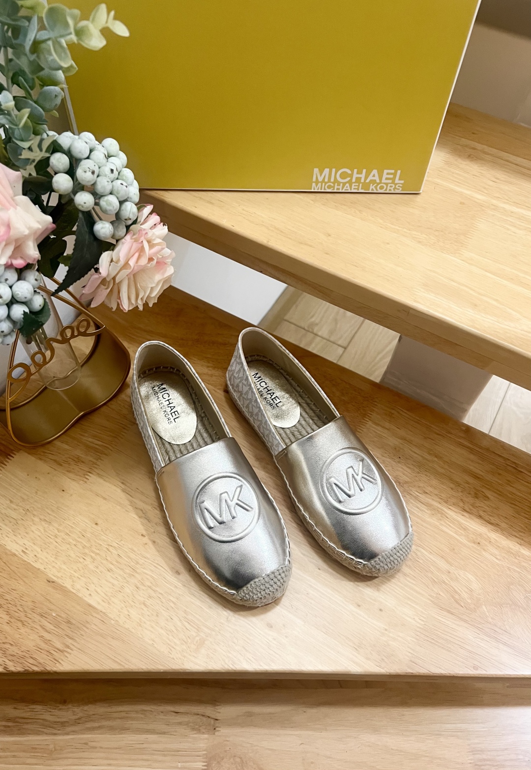 Michael Kors Kendrick Vanilla White Logo Espadrille Flat Shoes 4 cmp i1741797503133 86 0 1