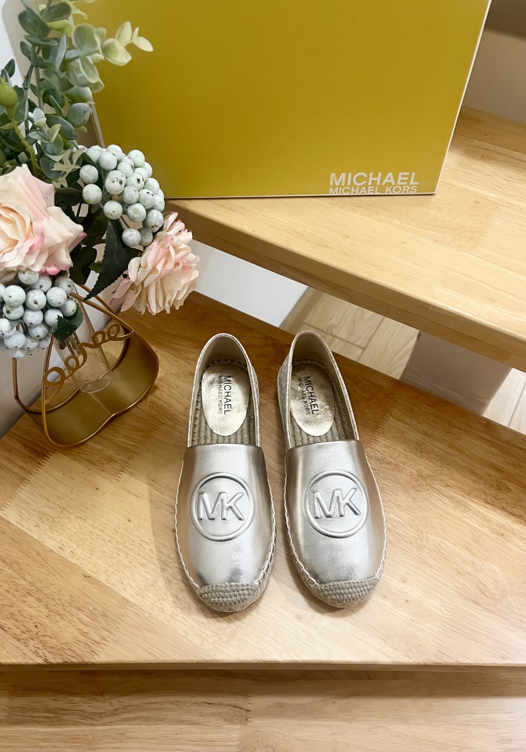 Michael Kors Kendrick Vanilla White Logo Espadrille Flat Shoes 3 cmp i1741797503133 9915 0 0