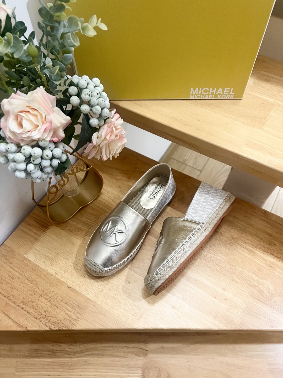 Michael Kors Kendrick Vanilla White Logo Espadrille Flat Shoes 6 cmp i1741797503163 9701 0 3