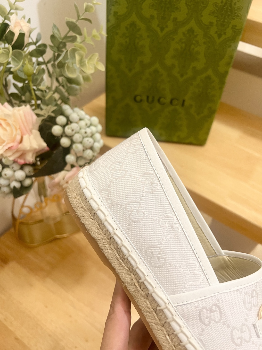 Gucci Women Shoes