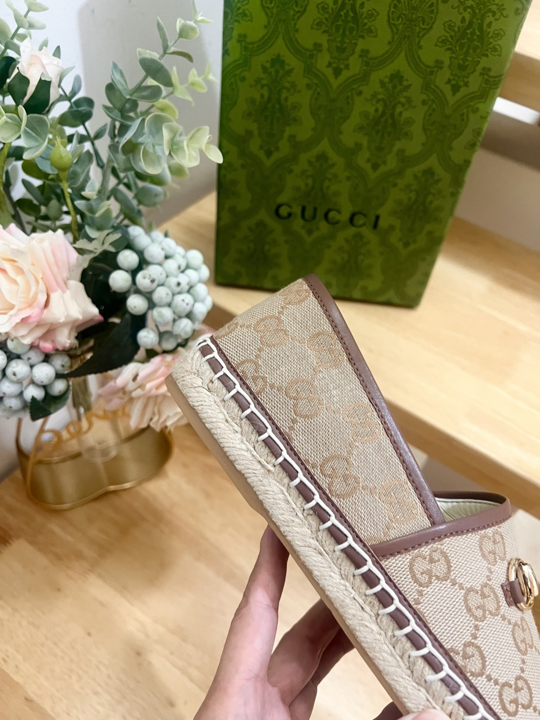 Gucci Women Shoes