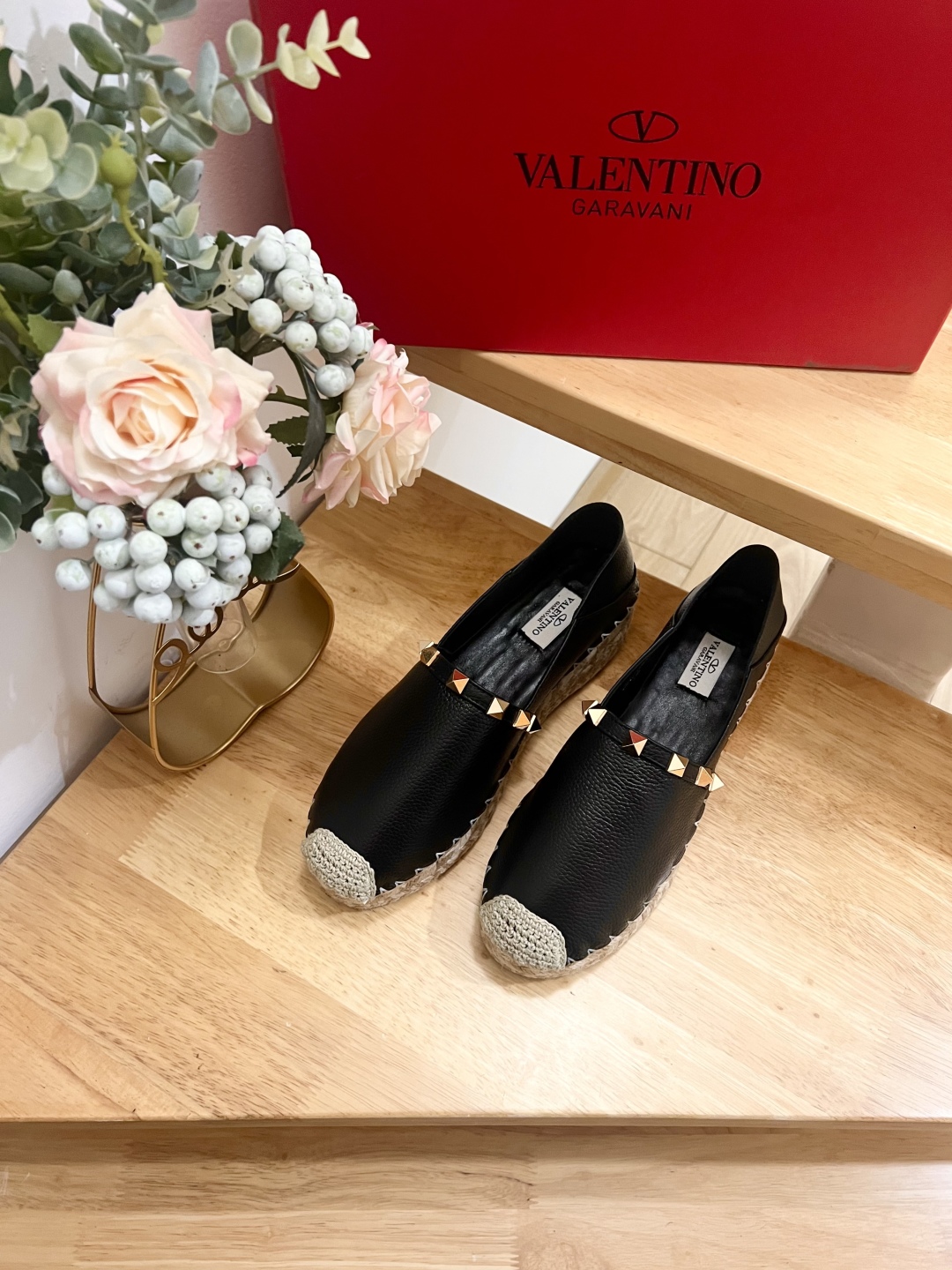 Valentino Garavani Leather Espadrille Flats with Gold Rockstuds 8 cmp i1742022195849 9224 0 6