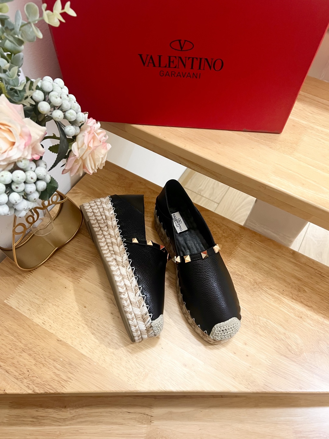 Valentino Garavani Leather Espadrille Flats with Gold Rockstuds 6 cmp i1742022199358 6658 0 4
