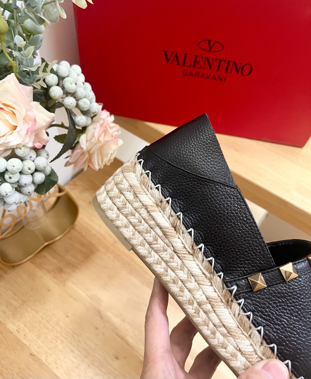 Valentino Garavani Leather Espadrille Flats with Gold Rockstuds 9 cmp i1742022209127 5133 0 7