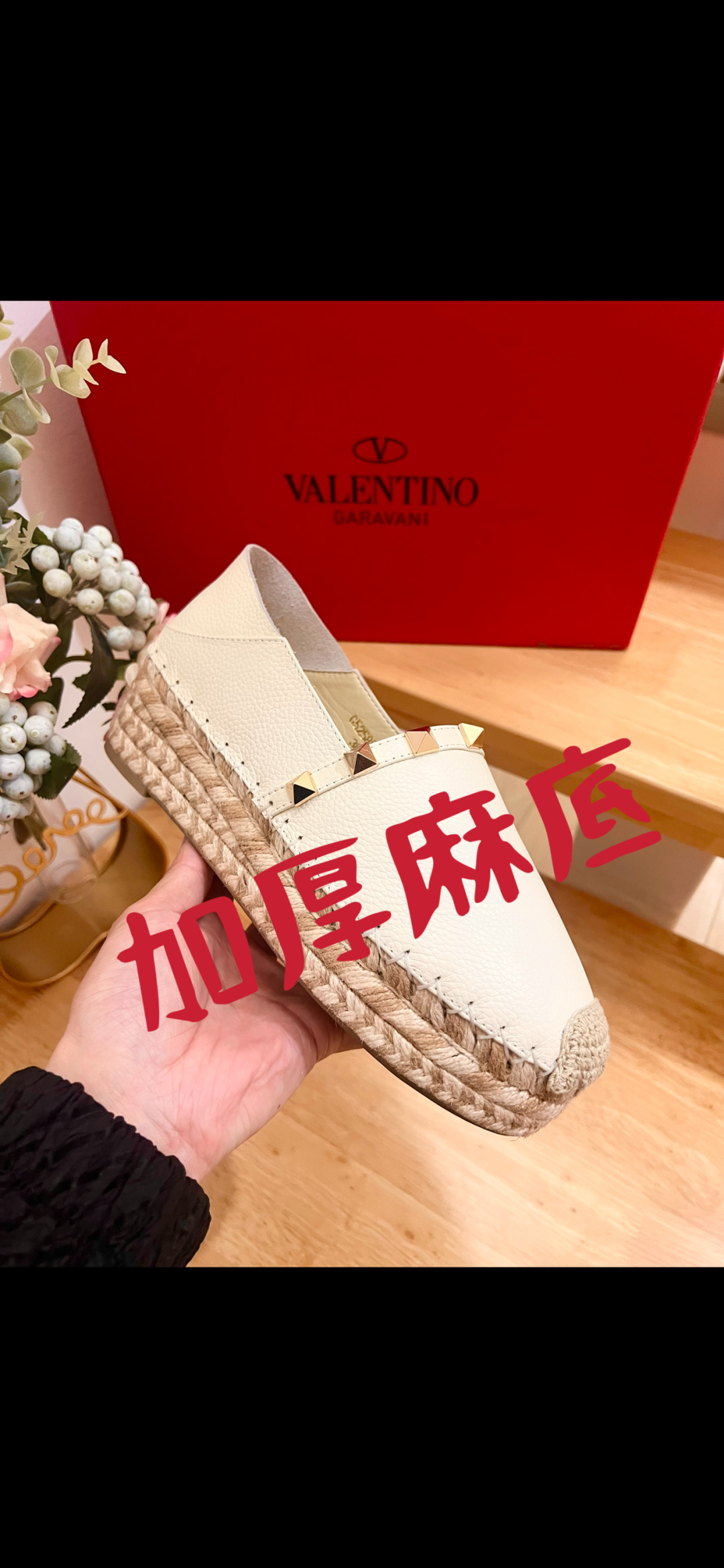 Valentino Garavani Espadrilles in White Leather with Gold Rockstuds 4 cmp i1742022236354 1542 0 1