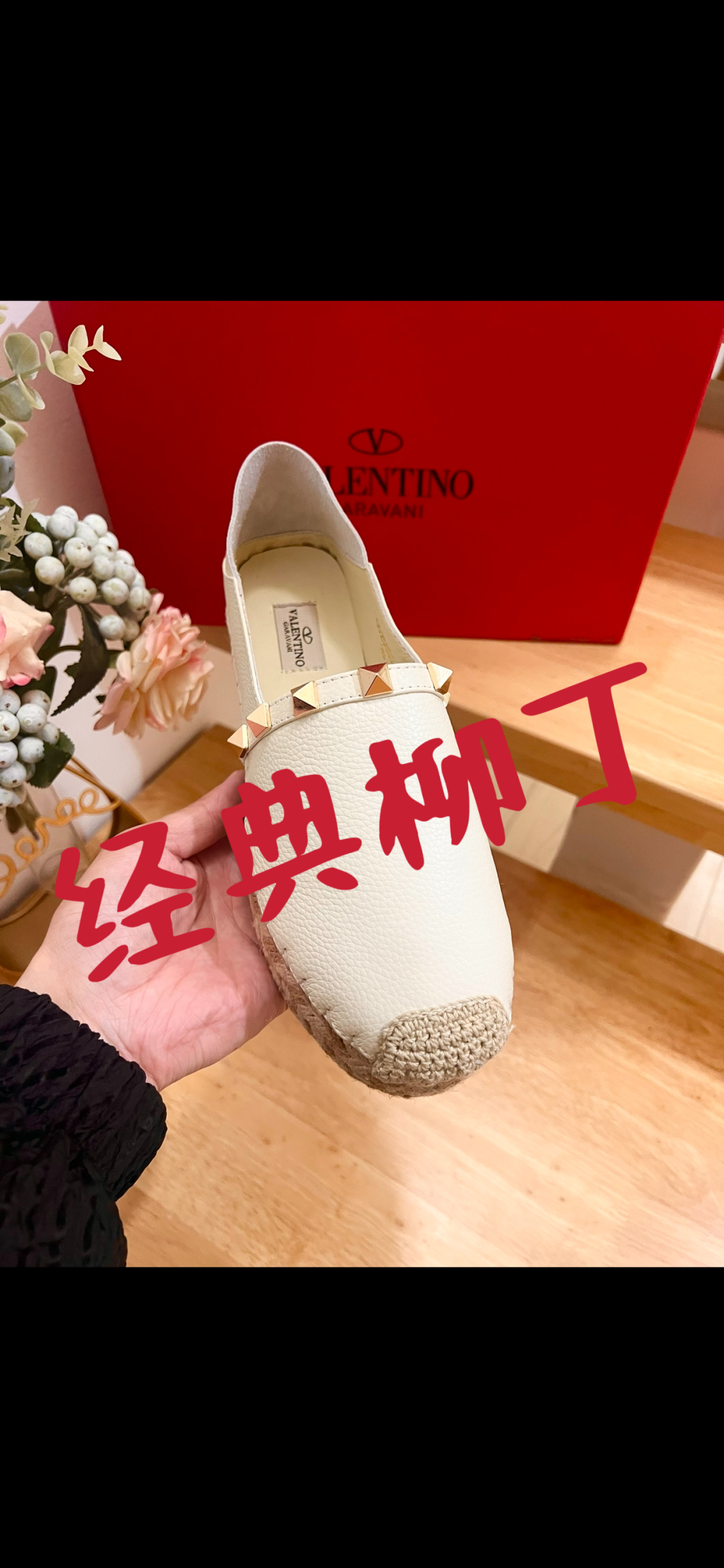 Valentino Garavani Espadrilles in White Leather with Gold Rockstuds 5 cmp i1742022236355 7297 0 2