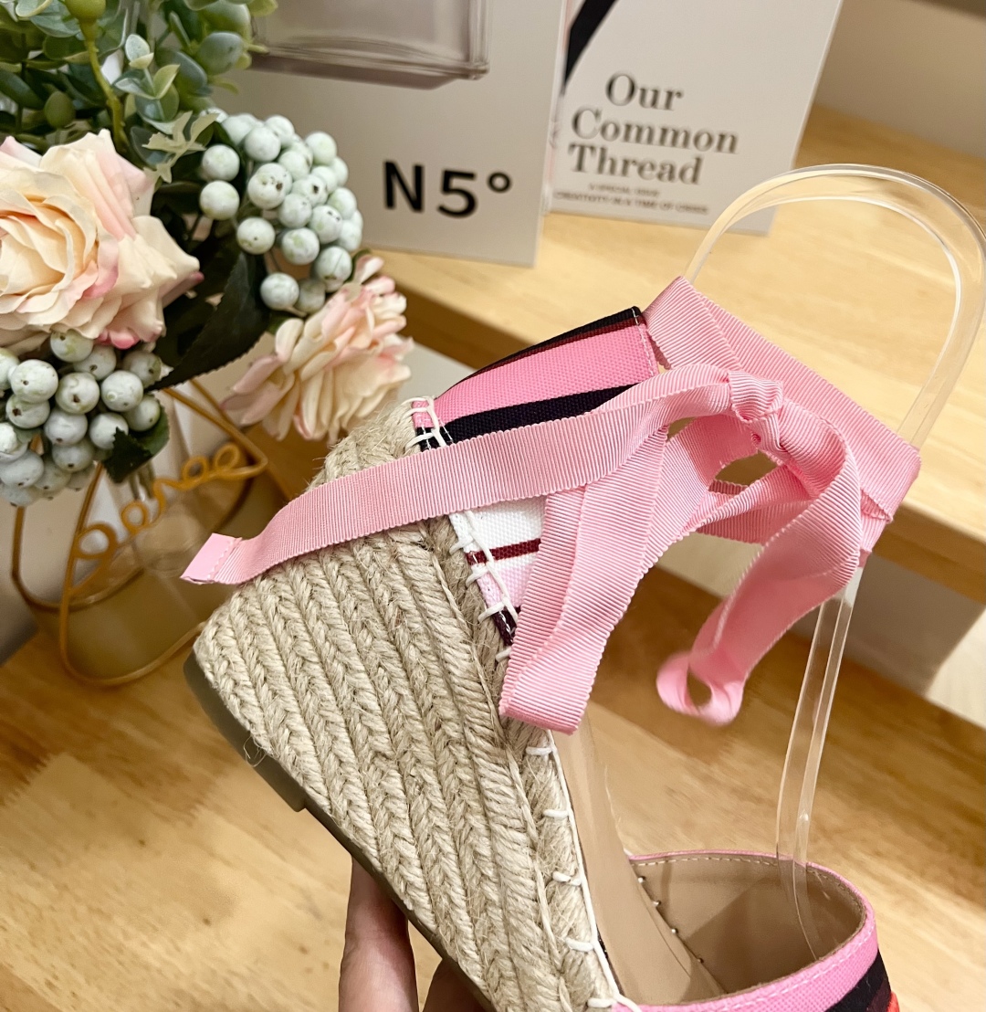 Valentino Garavani Canvas Wedge Espadrilles with VLogo - Pink/White 8 cmp i1742487880289 8925 0 6