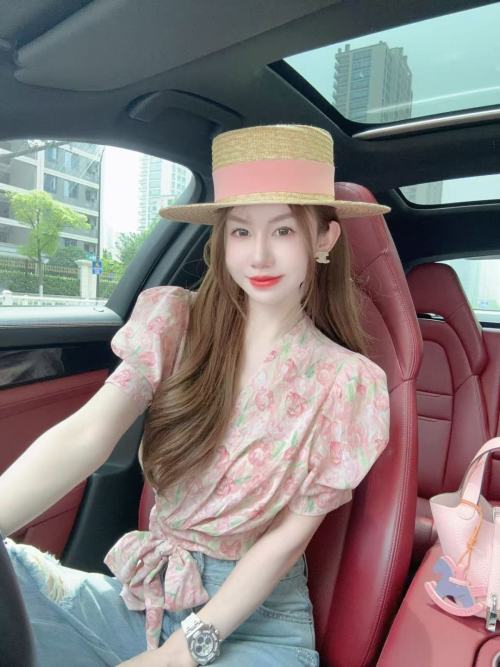 Elegant V-Neck Floral Print Tie-Up Blouse with Puff Sleeves for Women 1 Elegant V-Neck Floral Print Tie-Up Blouse with Puff Sleeves for Women