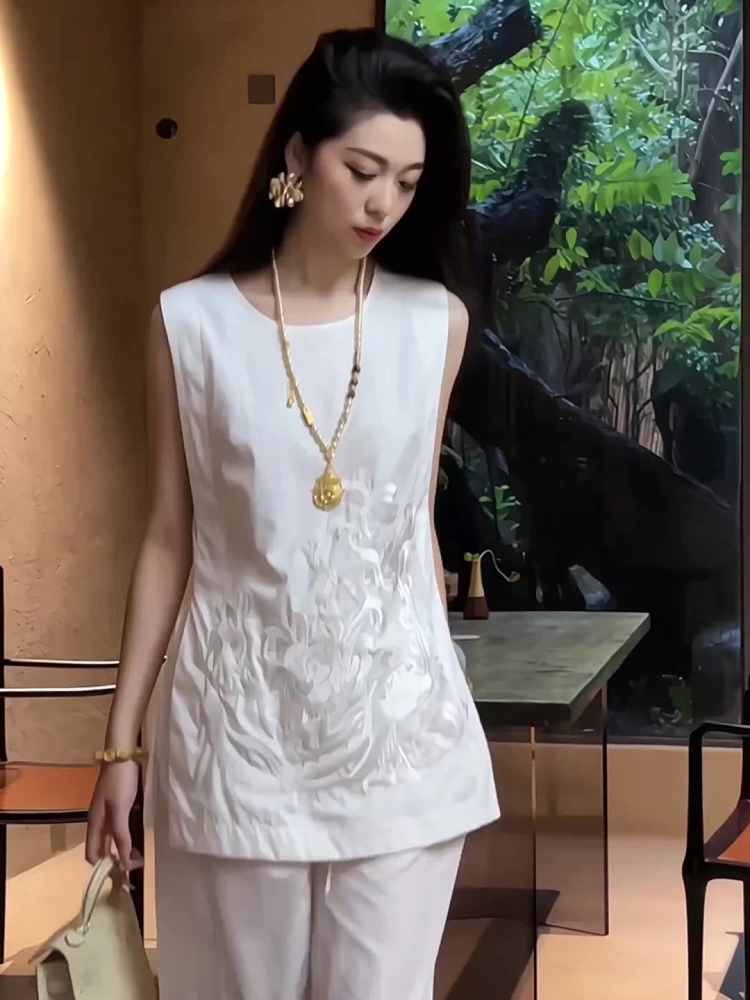 High-End Women’s Dress: Stalwart Stairjacket and Broad-Legged Pants with Elegant Embroidery - 图片 3