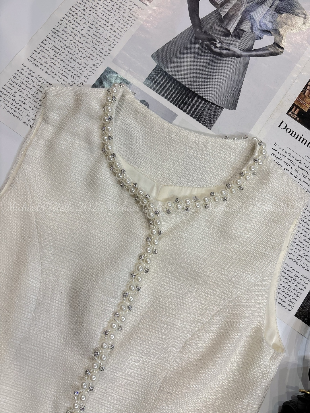 Luxurious Women’s Suits: French Elegance with Jade Accents and Pearl Details - 图片 4