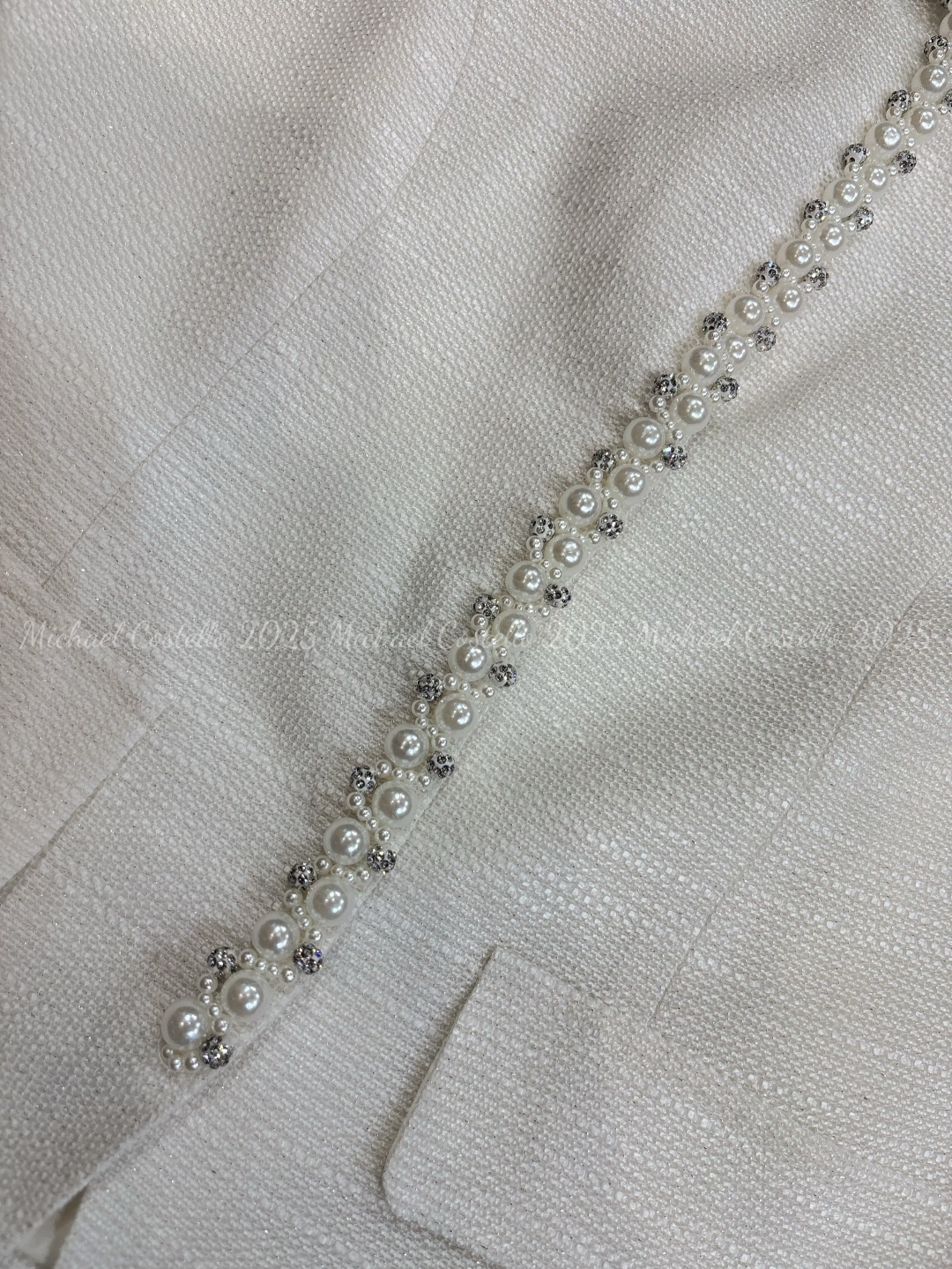 Luxurious Women’s Suits: French Elegance with Jade Accents and Pearl Details - 图片 7