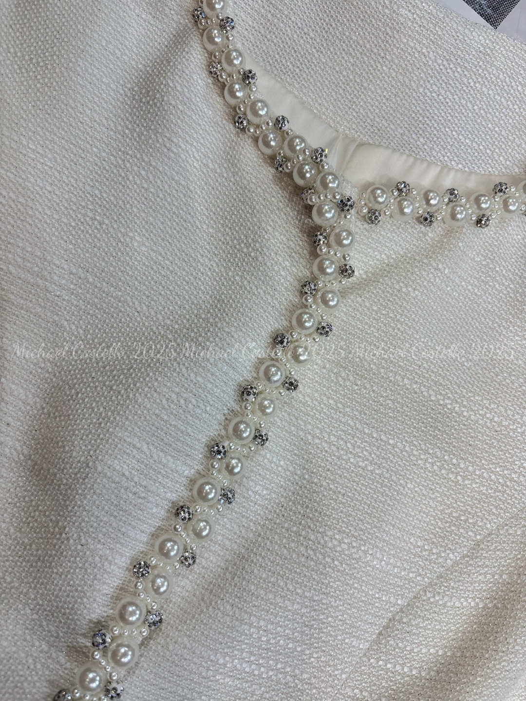 Luxurious Women’s Suits: French Elegance with Jade Accents and Pearl Details - 图片 5