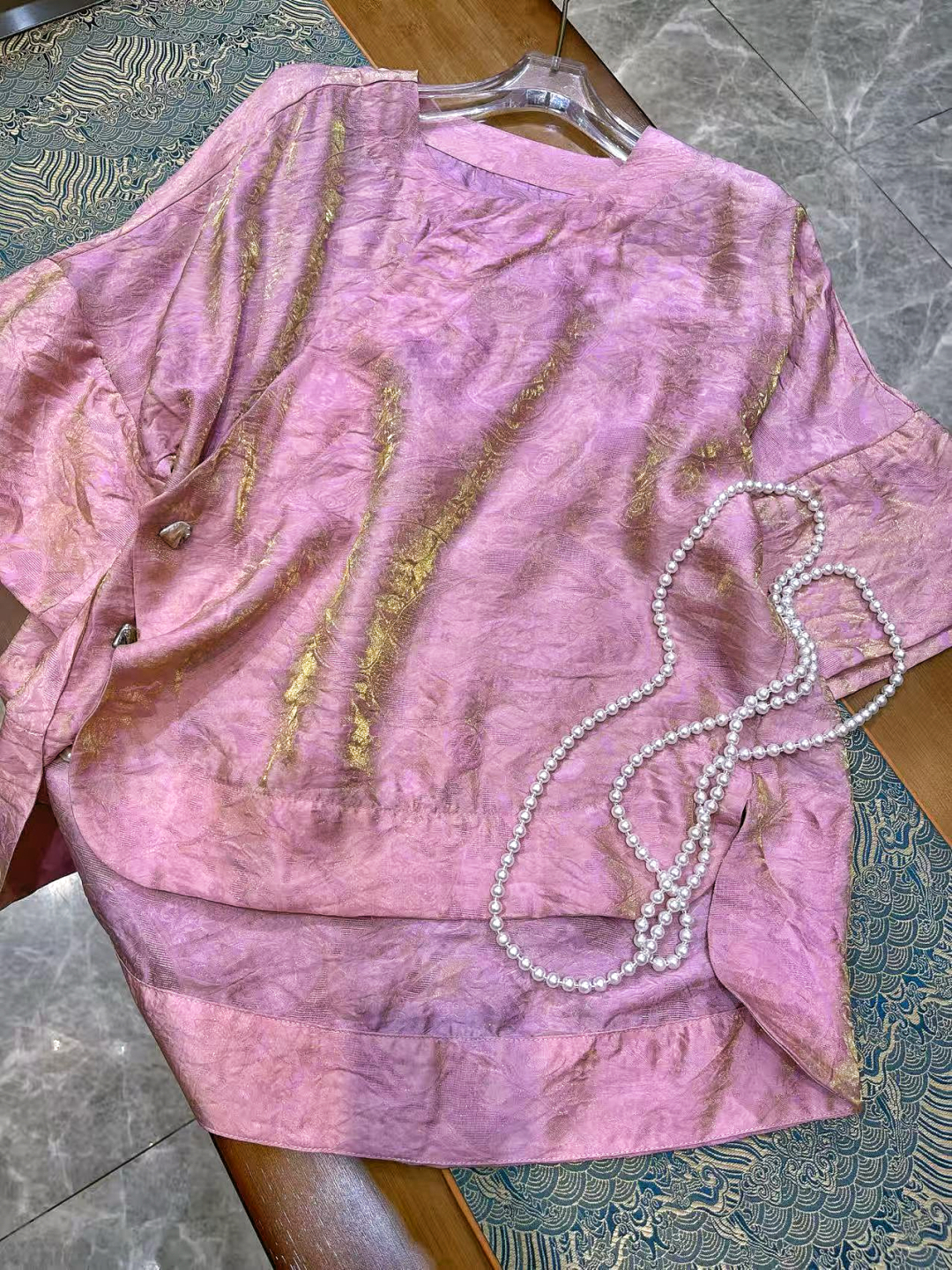 High-Quality Women’s Suit with 500 First-Hand Charges and Packaged Fragrance - 图片 4