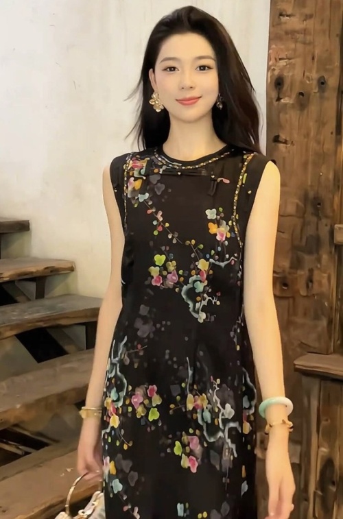 Elegant Floral Jacquard Sleeveless Cheongsam Dress with Mandarin Collar 1 Elegant Floral Jacquard Sleeveless Cheongsam Dress with Mandarin Collar