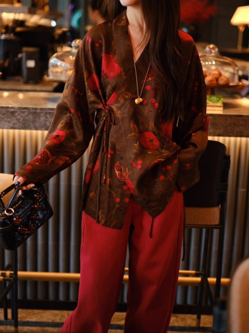 Elegant Pomegranate Print Xiangyun Yarn Coat, Zen Style Outerwear, Brown & Red 1 Elegant Pomegranate Print Xiangyun Yarn Coat, Zen Style Outerwear, Brown & Red