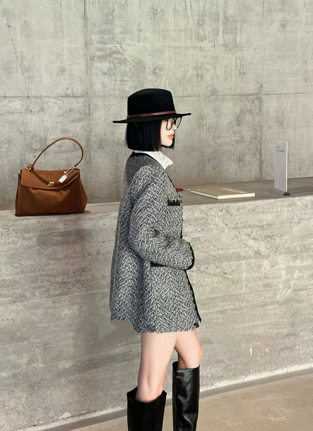 Elegant French Style V-Neck Mid-Length Wool Coat Herringbone Pattern Outerwear 5 cmp i1758355235233 3559 0 3