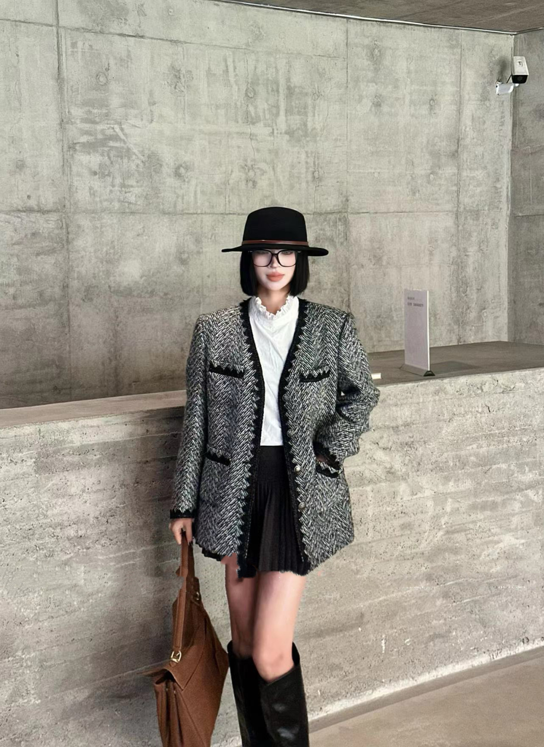 Elegant French Style V-Neck Mid-Length Wool Coat Herringbone Pattern Outerwear 2 cmp i1758355235233 6051 0 0