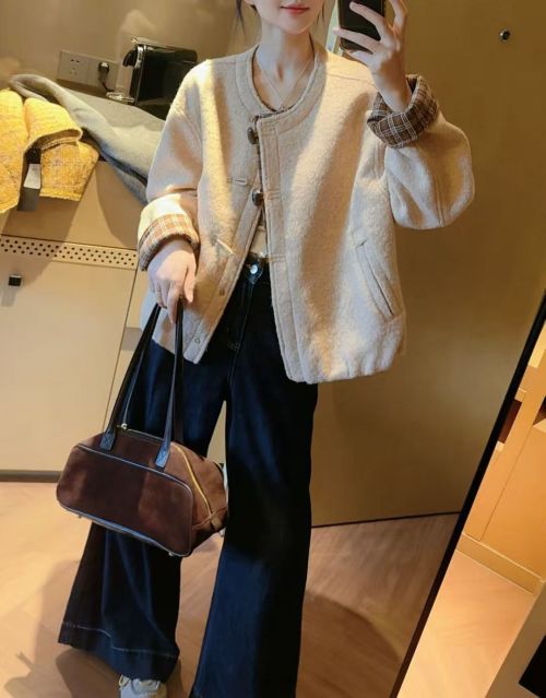 Elegant Fleece Jacket with Horn Buttons, Retro Style, Cozy Winter Coat 1 Elegant Fleece Jacket with Horn Buttons, Retro Style, Cozy Winter Coat
