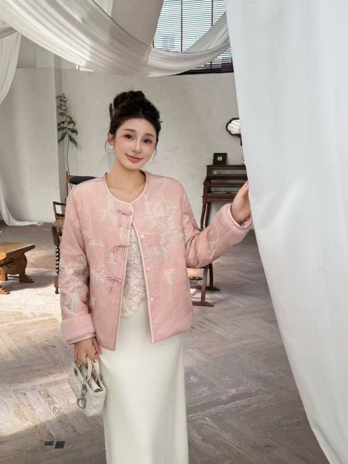 Embroidered Goose Down Jacket, Lightweight, Elegant, and Figure-Flattering 1 Embroidered Goose Down Jacket, Lightweight, Elegant, and Figure-Flattering