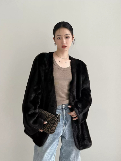 Women's Vintage-Inspired V-Neck Faux Mink Fur Coat - Striped, Gradient Effect 1 Women's Vintage-Inspired V-Neck Faux Mink Fur Coat - Striped, Gradient Effect