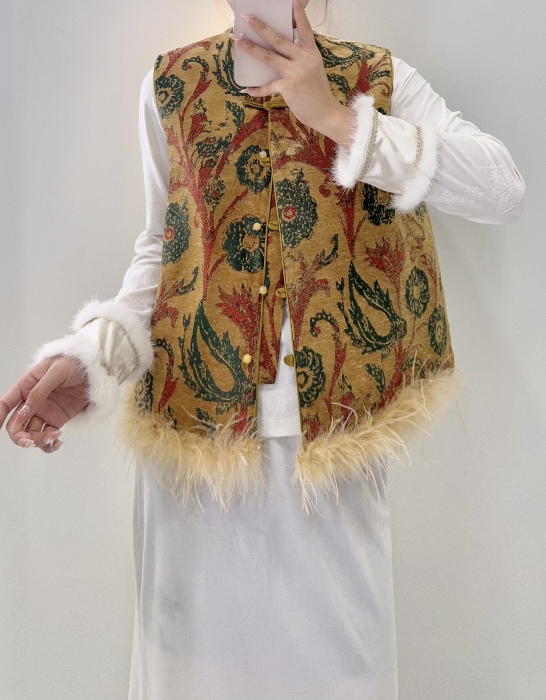 Elegant Chenille Vest with Ostrich Feather Trim - Slim Fit, Sleeveless Design