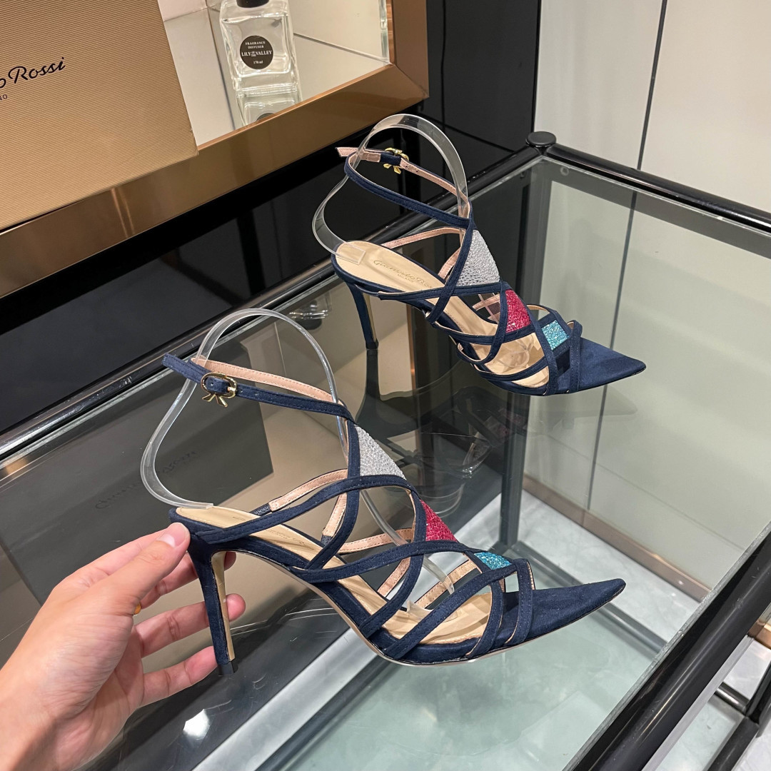NO:815243,gianvito rossi 2026 new sandals top version purchasing quality  These Swarovski rhinestone pointed toe high-heeled sandals are like fairy shoes from a fairy tale. The Swarovski rhinestones are dazzling, like stars inlaid on them, each one exuding dreamy light. The pointed toe design highlights elegance, and the high heels give a confident style. Wearing these, it feels like flowers are growing under your feet, and every step is fragrant, and you can enjoy the ultimate romance and luxury. 2305-23 Original mold opening Top version ______________________ * Full package. *  Original custom-made sheepskin/Swarovski diamond for the upper * Foot pads sheepskin * Sole Italian genuine leather outsole * Heel height 8.5cm (customized 10.5 needs to be noted when placing an order, default is 8.5 if not noted) * Size: 35-43 (40 41 42 43 customized, non-refundable) *, high-heeled sandals, sandals, high heels, sheepskin, Leather soles19860909gianvito rossi 2026 新款凉鞋 顶级版本 代购品质 此款施华洛奇水钻尖头高跟凉鞋,宛如从童话中走来的仙履.施华洛奇水钻璀璨耀眼,如同繁星点点镶嵌其上,每一颗都散发着梦幻的光芒.尖头设计凸显优雅,高跟赋予自信风采.穿上它,仿佛脚下生花,步步生香,尽享极致的浪漫与奢.2305-23  原版开模 顶级版本 _____________________________ * 全套包装. * 鞋面原版定制羊皮/施华洛奇钻 * 垫脚 羊皮 * 鞋底 意大利真皮大底 * 跟高 8.5cm（可定做10.5下单需备注高度,没备注默认8.5跟高） * 码数:35－43（40 41 42 43定做不退换） *,高跟鞋凉鞋,sandals,high heels,sheepskin,Leather soles,Women's Shoes