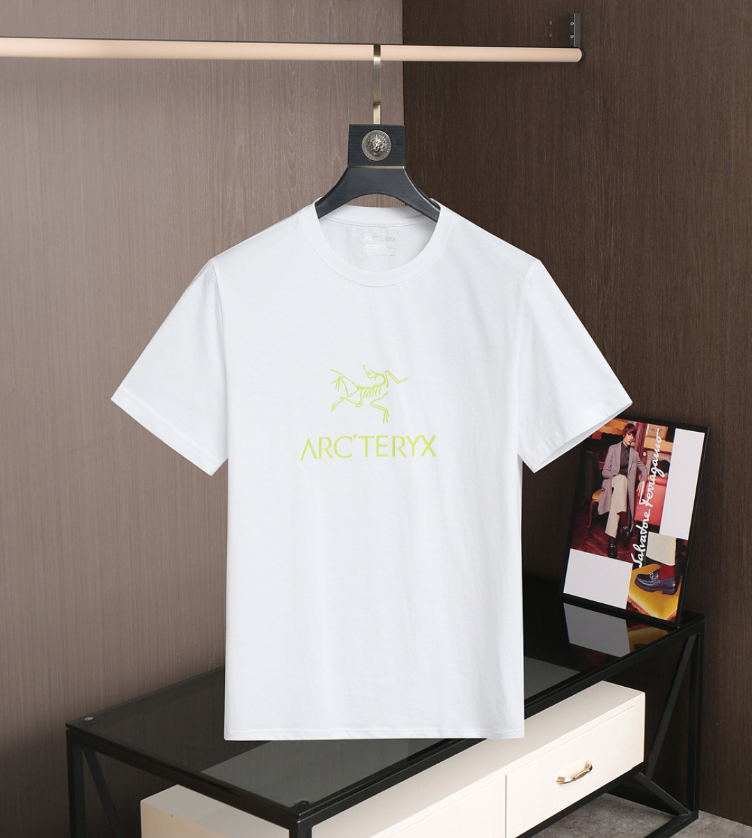 NO:153393,Archaeopteryx High-quality fast-drying fabrics produced by the same generation of factories really do it. The four-sided elastic fabrics with wrinkles, no ironing, elasticity, breathable and milk-like silky, cool and refreshing upper body without fear of summer. The upper body has a more stylish and good product, which is not always available. It depends on hand speed!  !  !  Size M-XXL,arc'teryx,alexander wang19860909始祖鸟 高品质牛货速干面料 同一代工厂出品真的做到 定织的四面弹面料 抗皱 免烫 弹力 透气牛奶般丝滑 上身清凉冰爽 无惧夏日 上身效果更有型好货不常有 全靠手速！！！ 尺码M-XXL,arc'teryx,alexander wang,Men's clothing