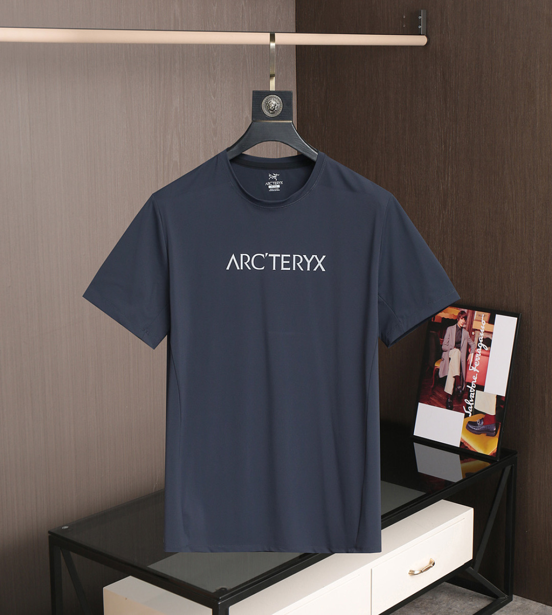 NO:153389,Archaeopteryx High-quality fast-drying fabrics produced by the same generation of factories really do it. The four-sided elastic fabrics with wrinkles, no ironing, elasticity, breathable and milk-like silky, cool and refreshing upper body without fear of summer. The upper body has a more stylish and good product, which is not always available. It depends on hand speed!  !  !  Size L-5XL, arc'teryx,alexander wang19860909始祖鸟 高品质牛货速干面料 同一代工厂出品真的做到 定织的四面弹面料 抗皱 免烫 弹力 透气牛奶般丝滑 上身清凉冰爽 无惧夏日 上身效果更有型好货不常有 全靠手速！！！ 尺码L-5XL,arc'teryx,alexander wang,Men's clothing